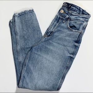 Hollister Ultra High-Rise Mom Jeans